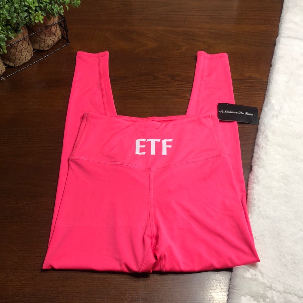 Embrace the Fame leggings/workout pants size S new
